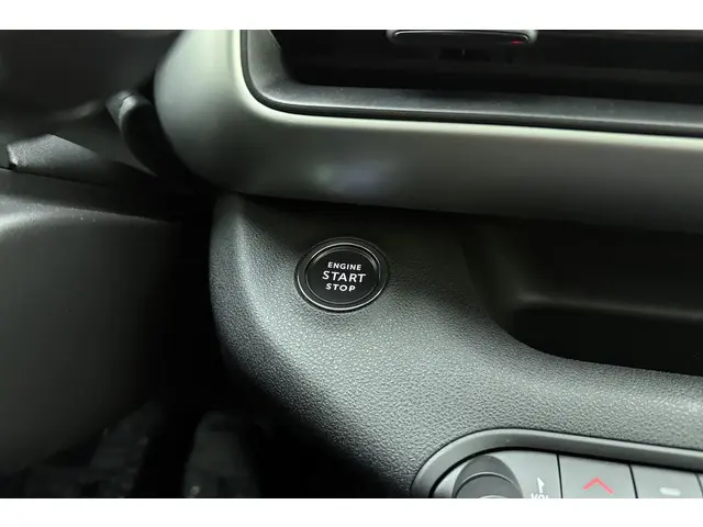 Jeep Avenger 1.2 e-Hybrid Summit 2025 Hybride Benzine 31