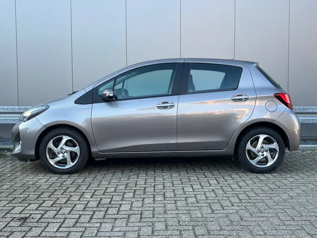 Toyota Yaris 1.5 Hybrid Lease 2015 Hybride Benzine 2