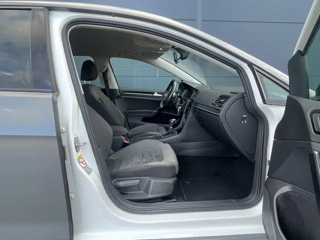 Volkswagen Golf 1.6 TDI Highline Business R 2017 Diesel 14