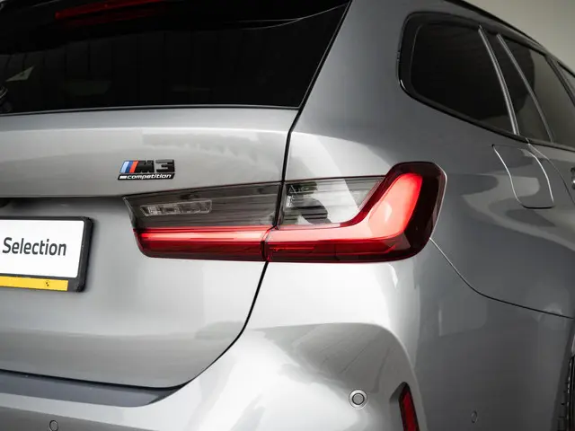 BMW M3 Touring xDrive Competition 2024 Benzine 25