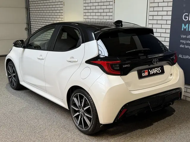 Toyota Yaris Hybrid 130 GR Sport 2025 Hybride Benzine 4