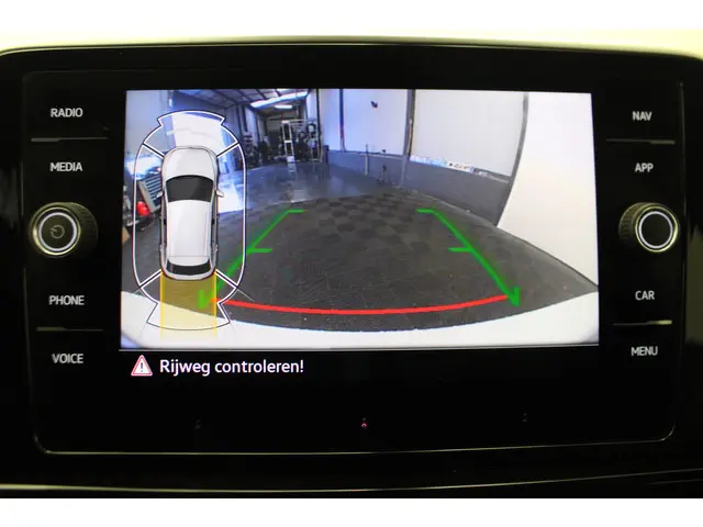 Volkswagen T-Roc 1.0 TSI R-Line Business+ 2022 Benzine 4