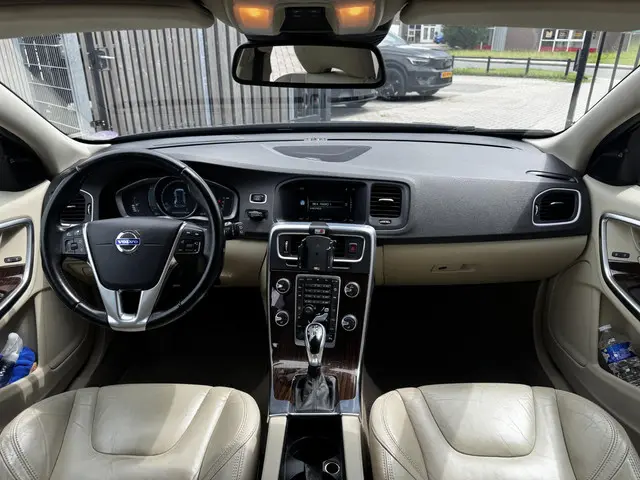 Volvo V60 T5 250pk Summum Aut 2014 Benzine 5