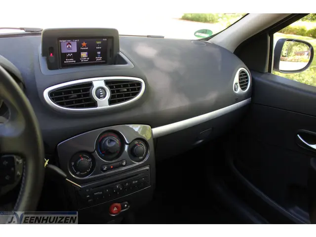 Renault Clio Estate 1.2-16V Authentique 2012 Benzine 17