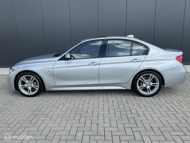 BMW 3 Serie 330i M Sport 2016 Benzine 5