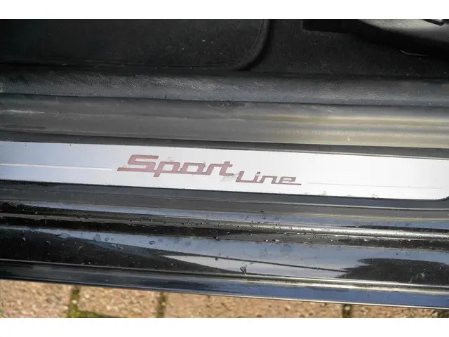 BMW 5 Serie Touring 520i SPORTLINE PANO 2017 Benzine 4