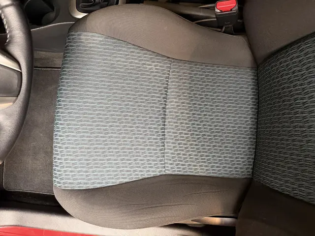 Toyota Yaris 1.0 VVT-i Aspiration 2013 Benzine 15