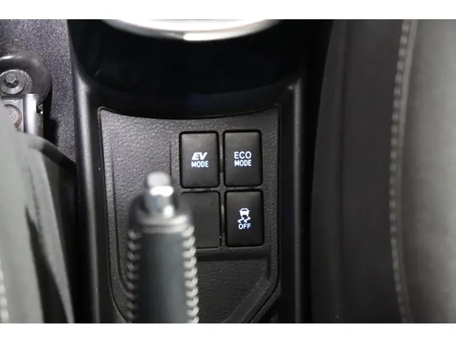 Toyota Yaris 1.5 Hybrid Bi-Tone, 2018 Hybride Benzine 35