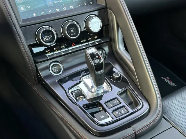 Jaguar F-Type P300 RWD R-Dynamic 2020 Benzine 59