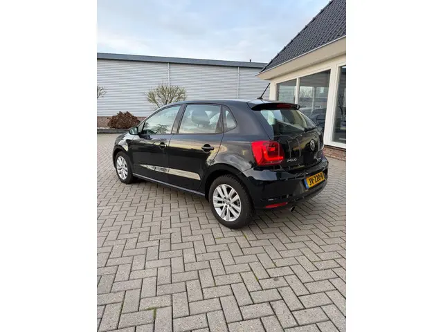 Volkswagen Polo - 1.2 TSI Comfortline - 2015 2015 Benzine 6