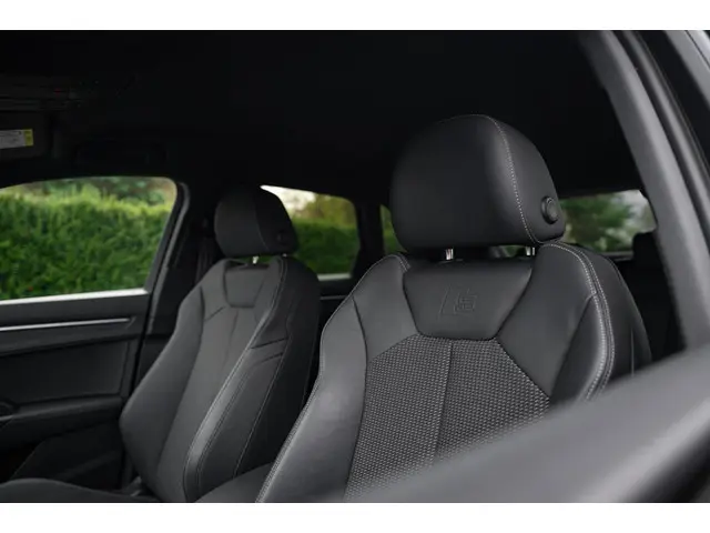 Audi Q3 45 TFSI e S edition 2024 Hybride Benzine 6