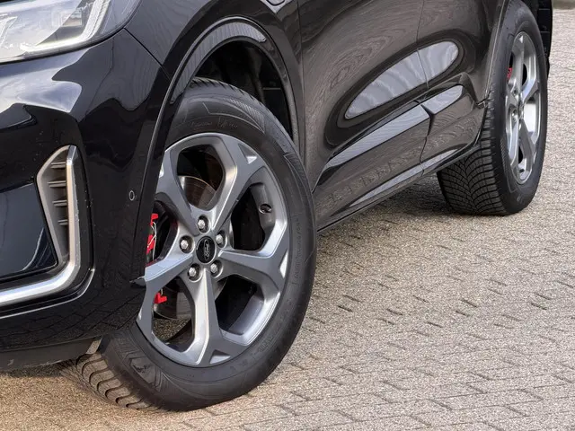 Ford Kuga 2.5 PHEV ST-Line X 2025 Hybride Benzine 8