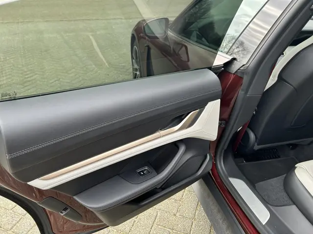 Porsche Taycan Performance 84 kWh 2022 Elektrisch 11