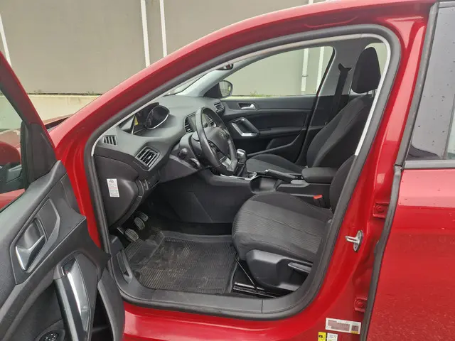 Peugeot 308 1.2 VTi Active 2014 Benzine 7