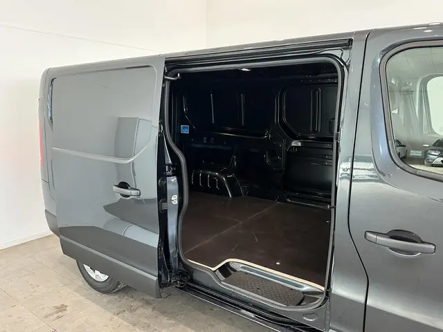 Renault Trafic L2H1 2.0 dCi 130 T30 Advance 2024 Diesel 12
