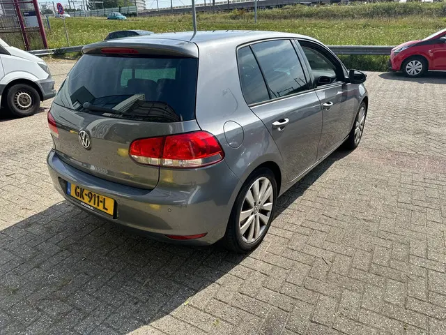 Volkswagen Golf 1.2 TSI Highline BlueMotion 2012 Benzine 2