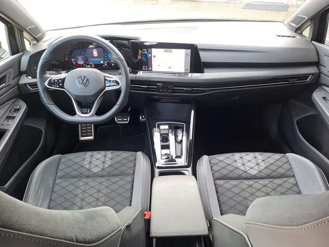 Volkswagen Golf 1.5 eTSI R-Line NIEUWSTAAT 2023 Benzine 15