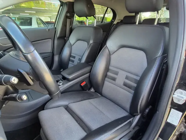 Mercedes-Benz GLA 200 Prestige 2017 Benzine 9