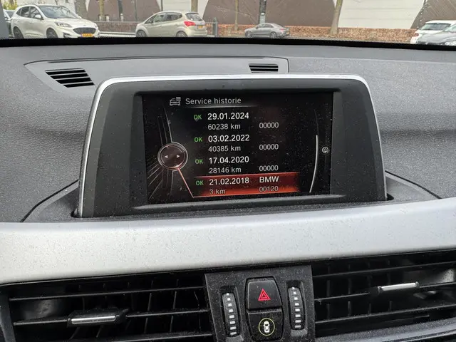 BMW X1 sDrive18i Executive 2018 Benzine 18