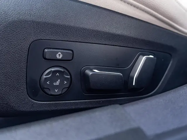 BMW 3 Serie Sedan 330i 2025 Benzine 31