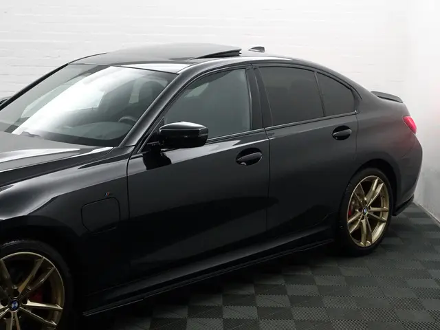 BMW 3 Serie 320e M Performance Aut- 2021 Hybride Benzine 32