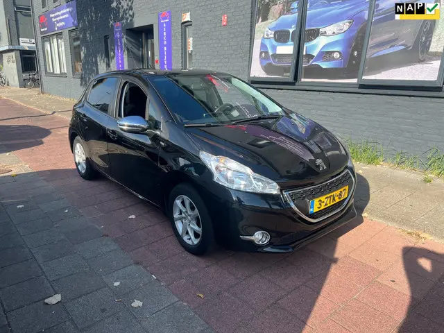 Peugeot 208 1.2 PureTech Style Pack navi 2015 Benzine