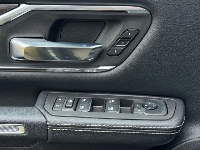 Dodge Ram 1500 Laramie MY2025 2024 Benzine 24