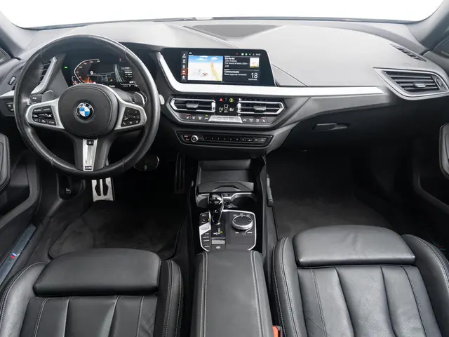 BMW 2 Serie Gran Coupé 220i 2023 Benzine 7