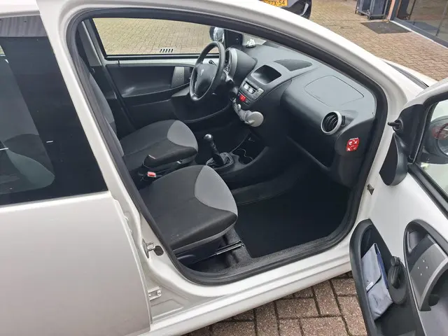 Peugeot 107 1.0 Airco Rijklaar 2012 Benzine 8