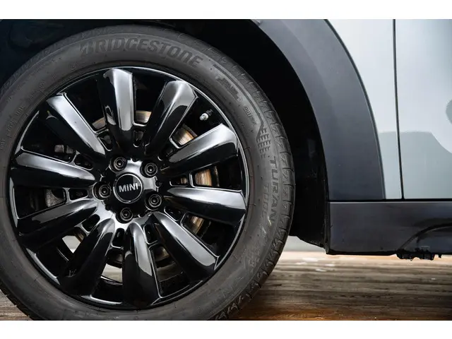 MINI Countryman Cooper SE ALL4 2022 Hybride Benzine 13