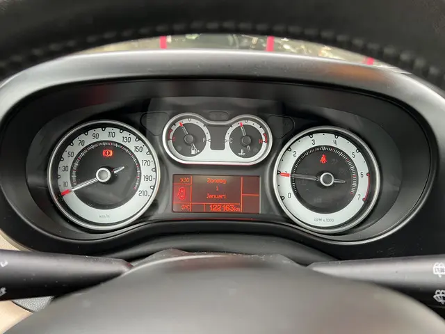 Fiat 500L 1.4-16V Lounge 2012 Benzine 17