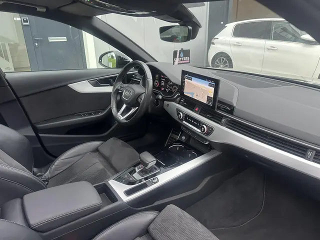 Audi A4 Avant 35 TFSI S Line / Panorama dak 2021 Benzine 15