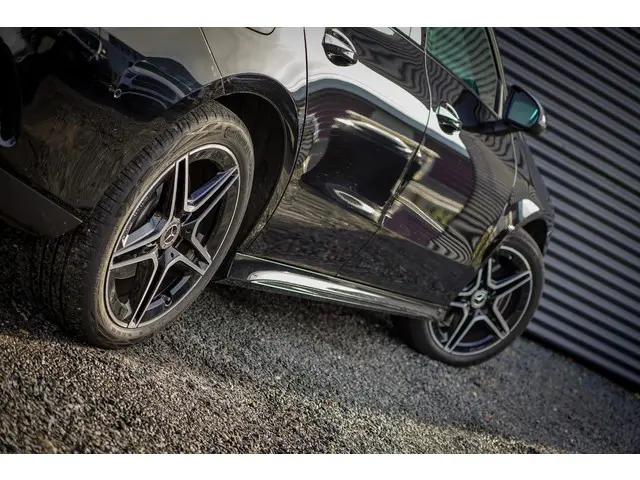 Mercedes-Benz CLA 250 e AMG Line 2023 Hybride Benzine 12