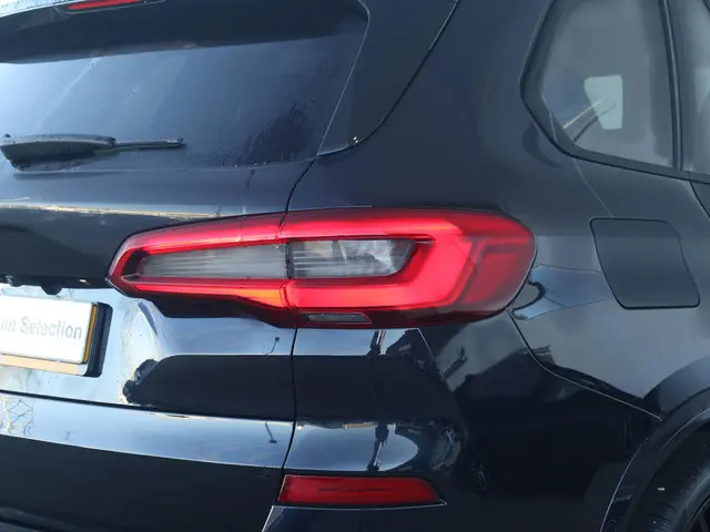 BMW X5 xDrive40i High Executive 2020 Benzine 12