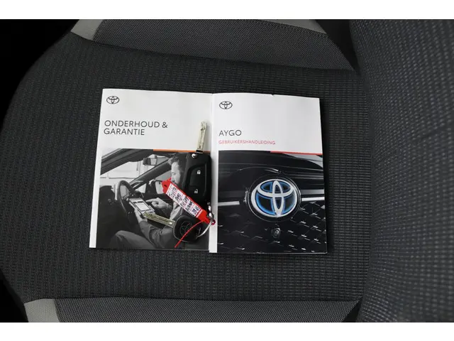Toyota Aygo 1.0 VVT-i x-play 2021 Benzine 11