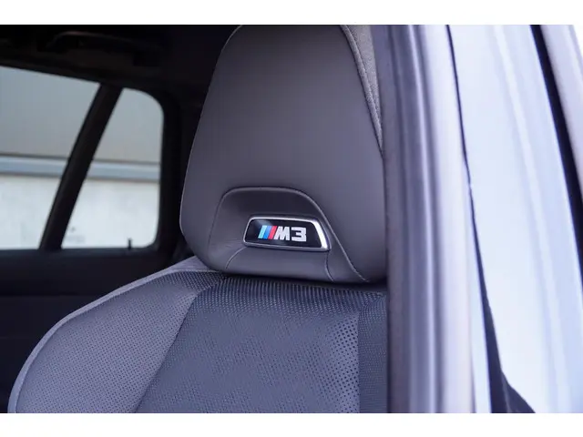 BMW M3 Touring xDrive Competition 2024 Benzine 11