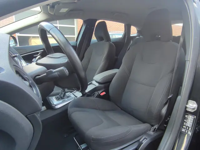 Volvo V40 1.6 T2 Kinetic 2015 Benzine 27