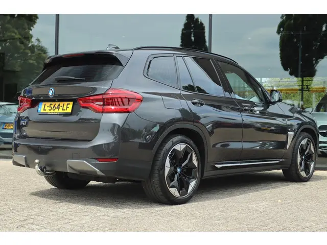 BMW iX3 2