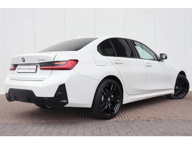BMW 3 Serie 330e 2024 Hybride Benzine 6