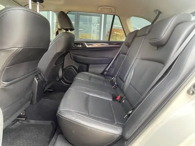 Subaru Outback 2.5i Premium 2015 Benzine 4