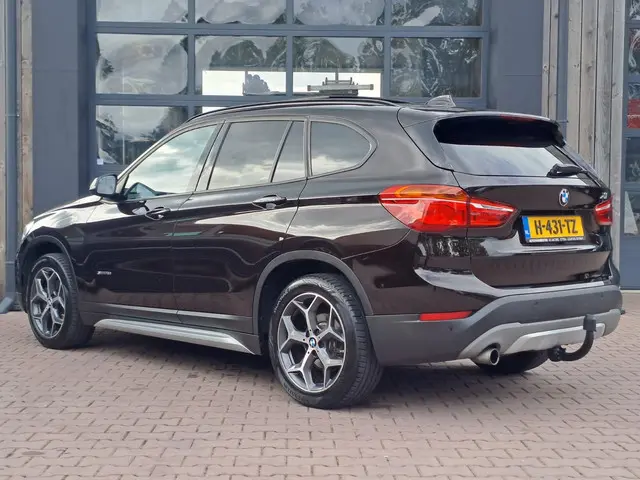 BMW X1 sDrive18i High Executive 2017 Benzine 3