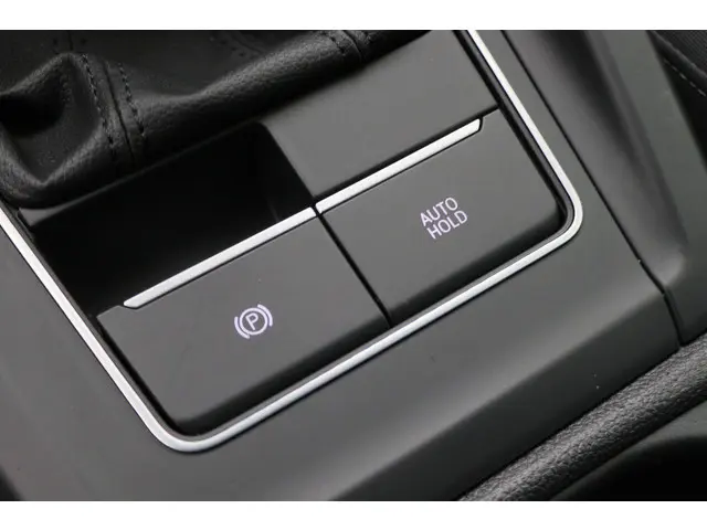 Volkswagen Golf 1.0 TSI Life 2021 Benzine 45