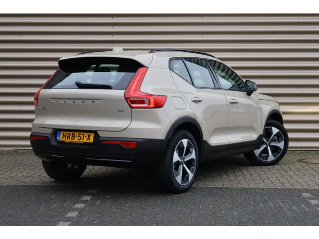 Volvo XC40 B4 Plus Dark 2025 Benzine 2