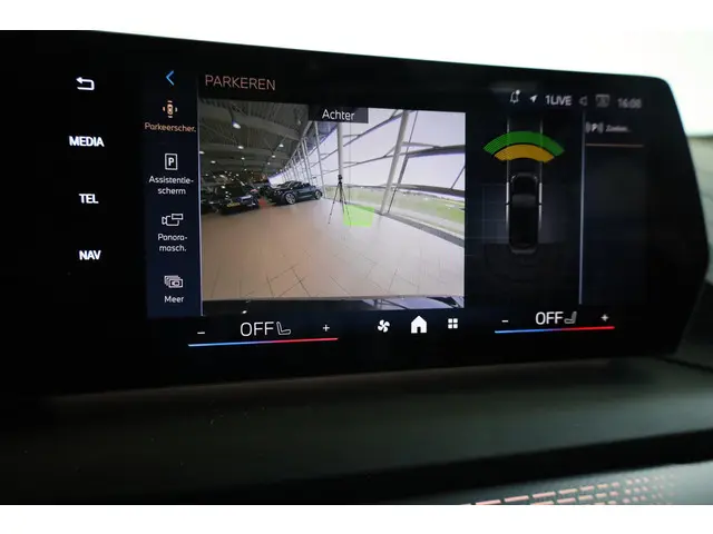 BMW 1 Serie 120 2025 Benzine 16