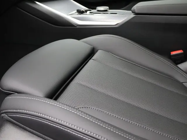 BMW 3 Serie Sedan 330e 2025 Hybride Benzine 10