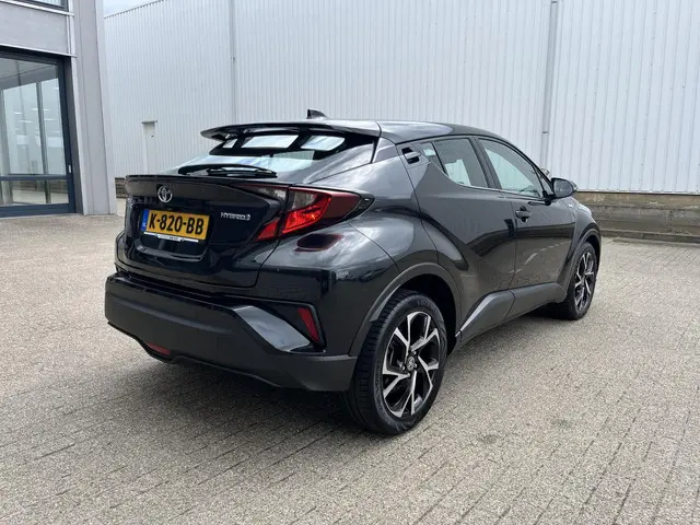 Toyota C-HR 1.8 Hybrid Dynamic 2020 Hybride Benzine 30