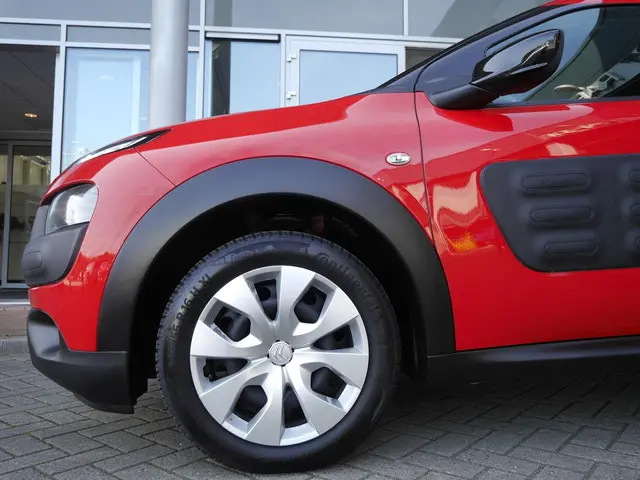 Citroën C4 Cactus 1.2 PureTech Feel 2015 Benzine 31