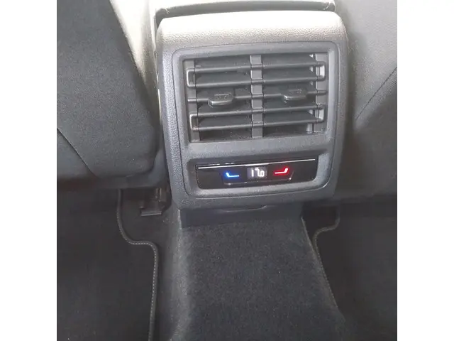 Volkswagen Golf 8 1.5 TSI Life Business 2022 Benzine 35