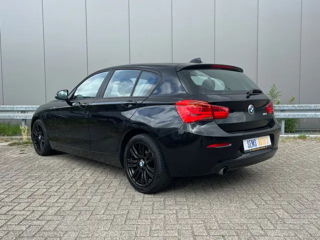 BMW 1 Serie 118i Centennial Executive 2016 Benzine 3