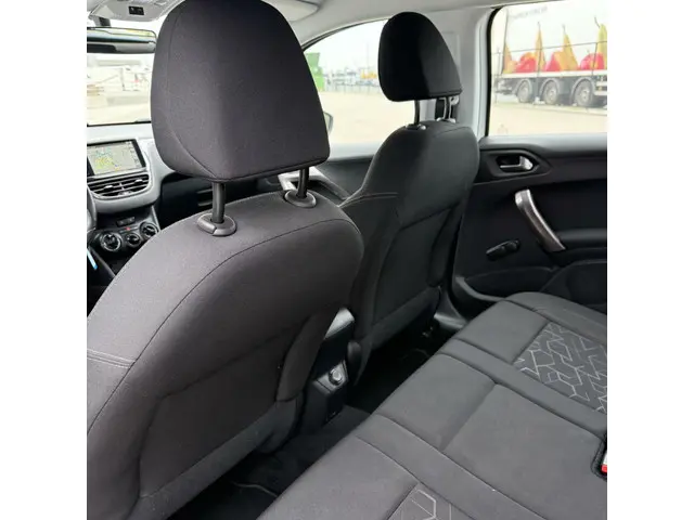 Peugeot 2008 1.2 Allure | Automaat | Navi | NW APK ! 2014 Benzine 7